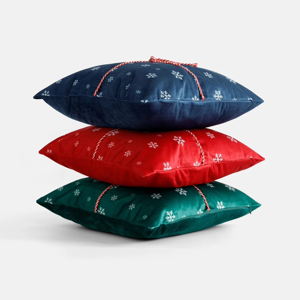 Vánoční tmavě zelený povlak na polštář GIFT 45x45 cm