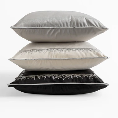 Světle šedý povlak na polštář se slonem DAIRA 45x45 cm