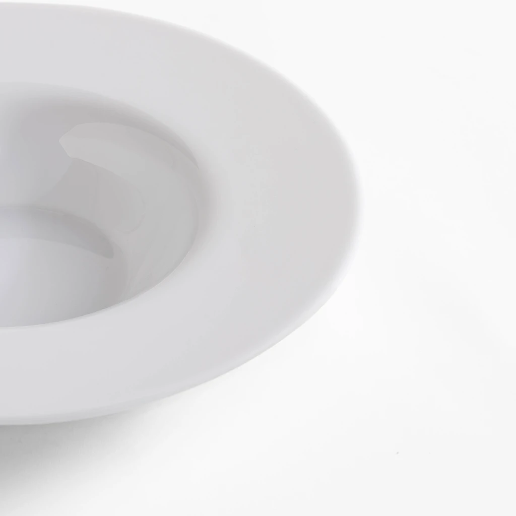 Biały głęboki talerz 