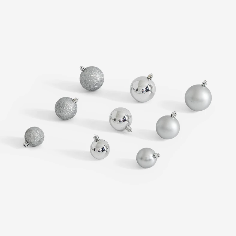 Sada 70 kusů stříbrných vánočních baněk v krabičce
