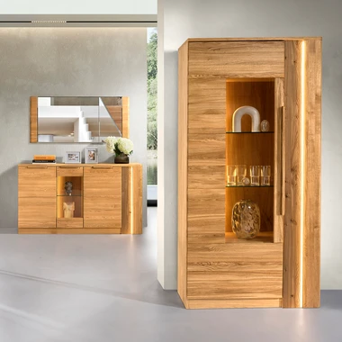 Třídveřová komoda s osvětlením LONDON.