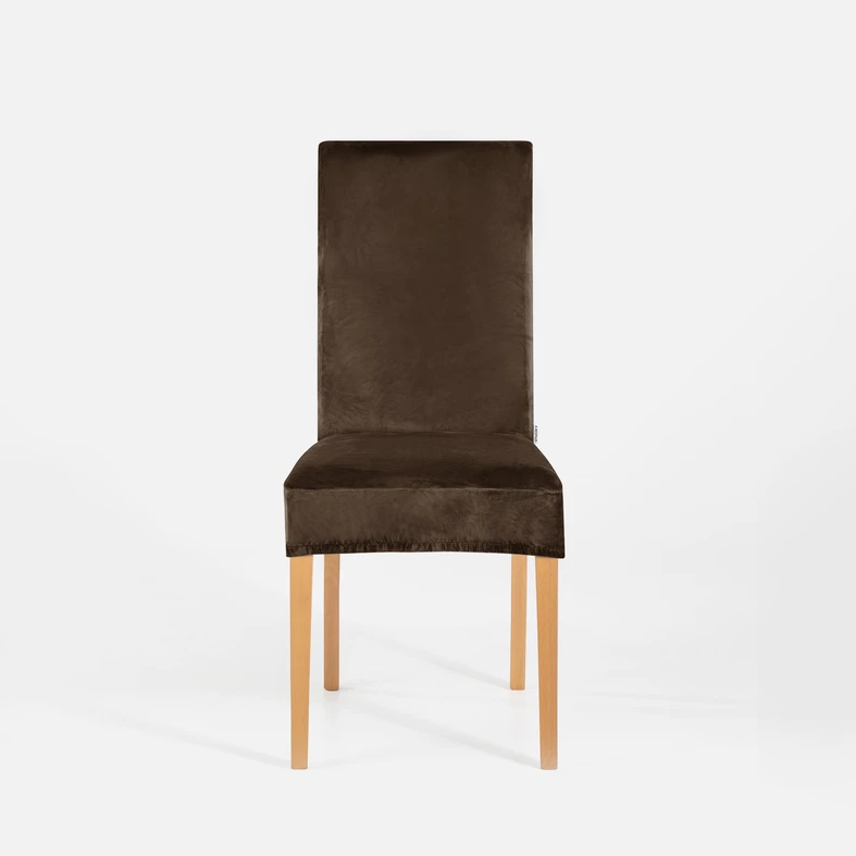 Zdjęcie pokrowca założonego na krzesło. Zdjęcie na wprost. 