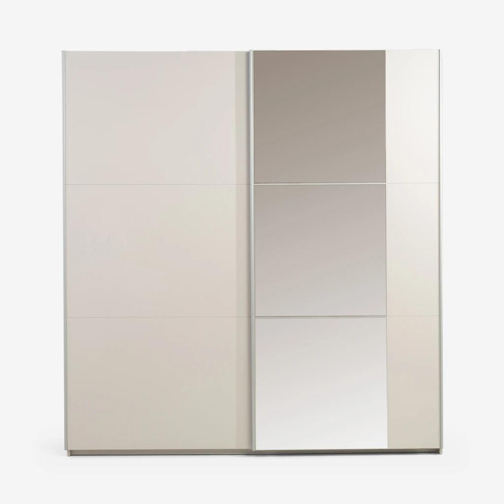 Kaszmirowa szafa z przesuwnymi frontami, na jednym znajduje się lustro