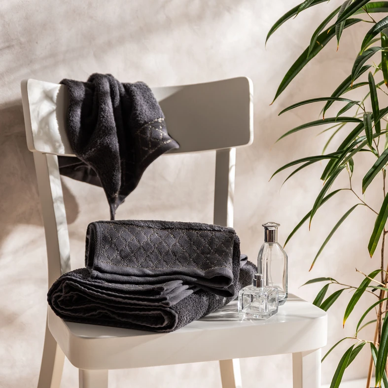 Bavlněný ručník v ocelové barvě LAYLA 50x90 cm