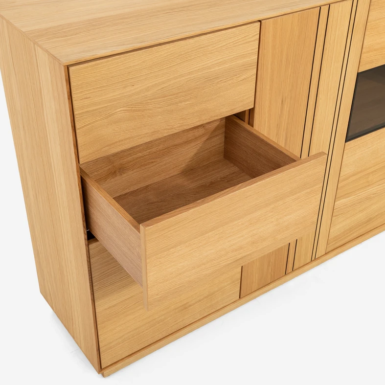 Otwarta szuflada z pełnym wysuwem