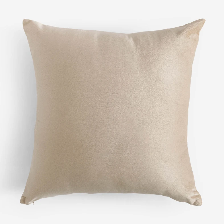 Gładki tył beżowej poszewki. 