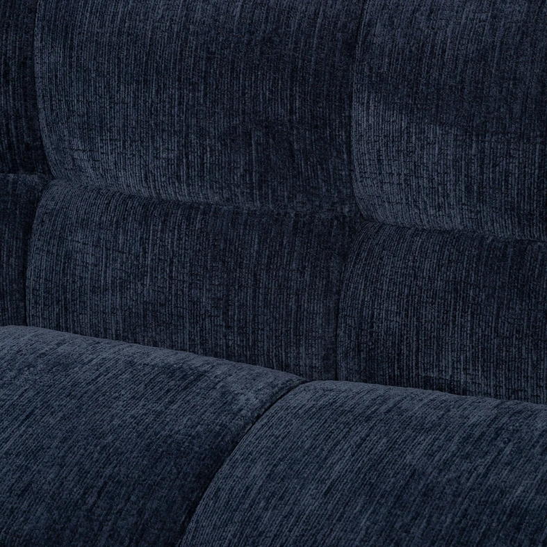 Detal, zbliżenie na grube przeszycia na siedzisku i oparciu