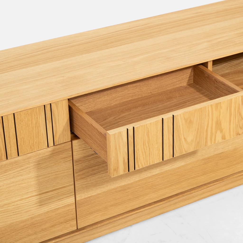 Otwarta szuflada z pełnym wysuwem