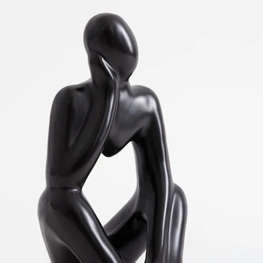 Černá dekorativní figurka ZAMYŠLENÝ ČLOVĚK 19 cm