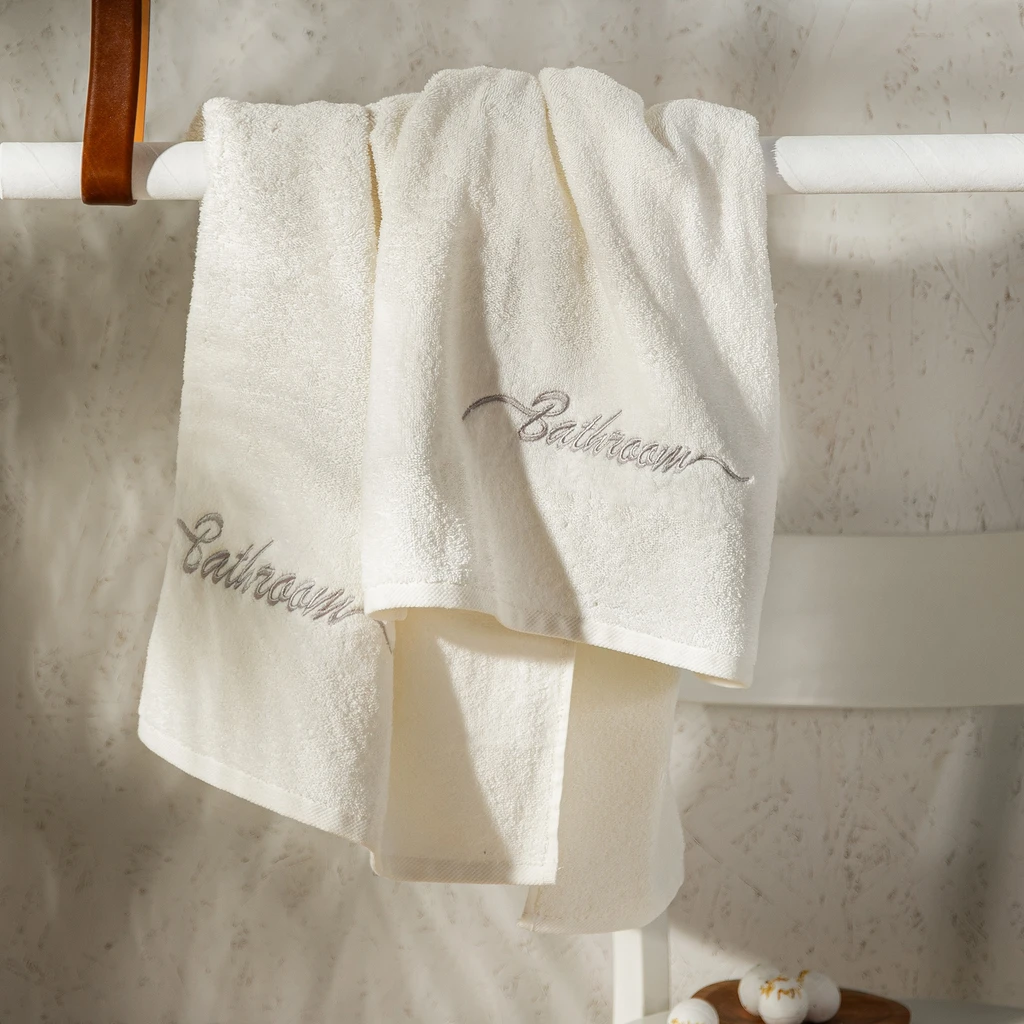 Bílý bavlněný ručník FERRO 50x90 cm