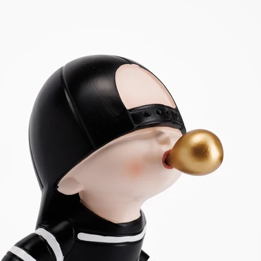 Černo-bílá figurka CHLAPEC 15x24 cm