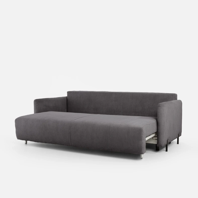 Szara sofa z prostokątnymi poduszkami i funkcją spania.