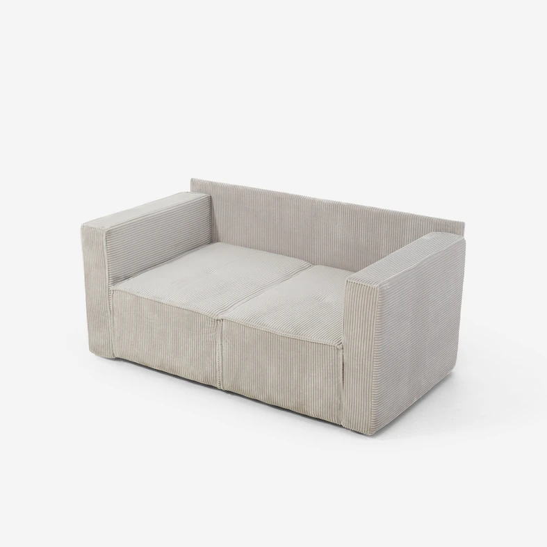 Ciemnobeżowa LUSO – sofa, która łączy wygodę popołudnia z ciepłem domowego wnętrza.