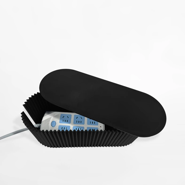 Czarny, zamykany organizer 33x13,5x11,5 cm.