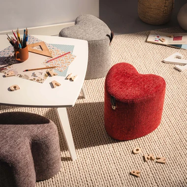 Malý červený taburet srdce ILLON