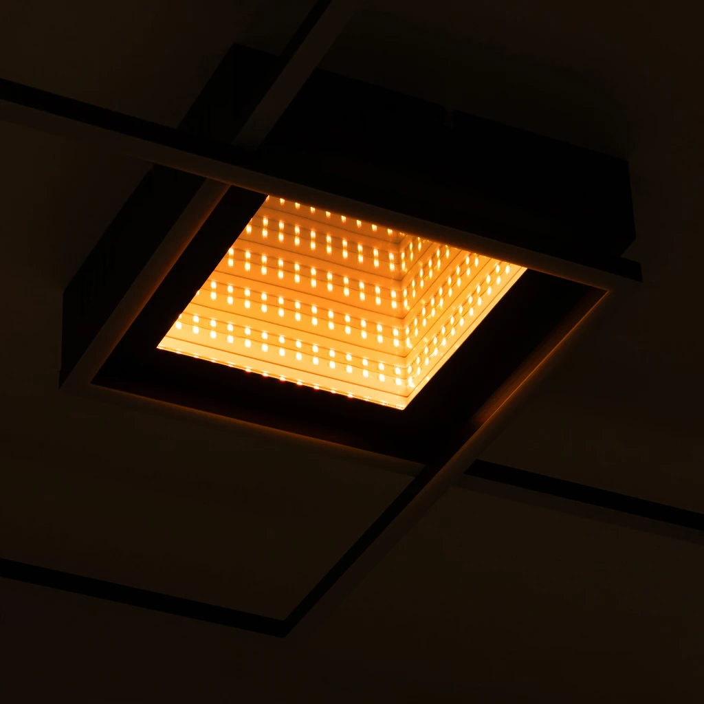 Černé stropní svítidlo rám LED RGB LUMI s dálkovým ovládáním