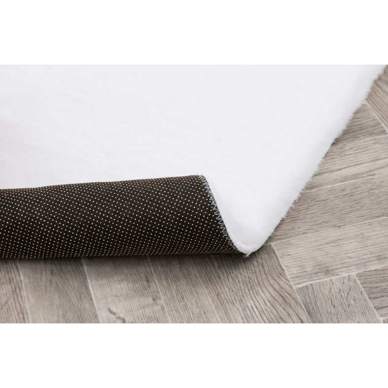 Prostokątny biały dywan