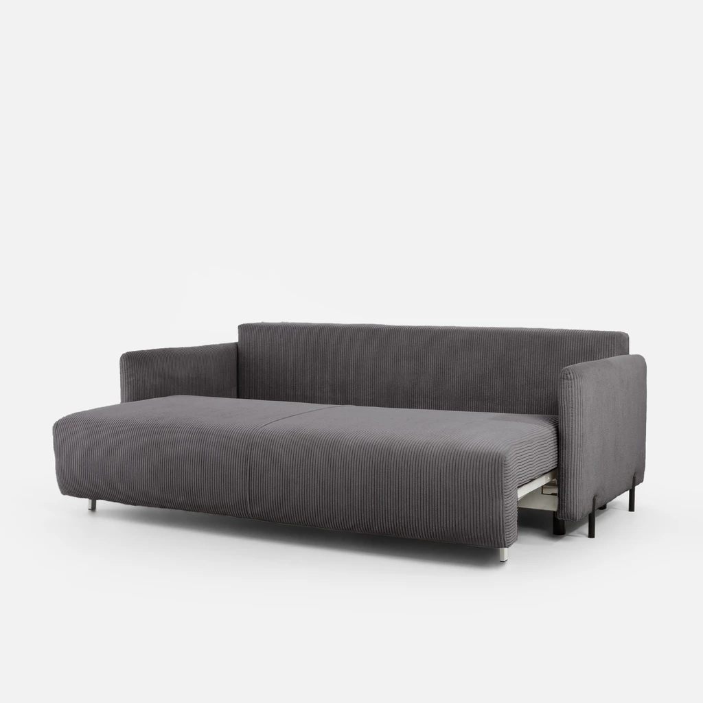Szara sofa z prostokątnymi poduszkami i funkcją spania.