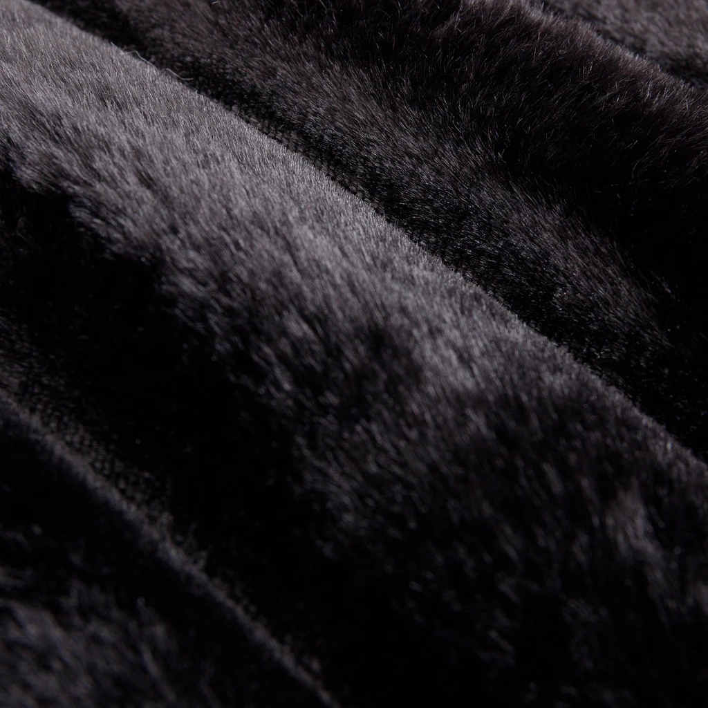 Poszewka czarna ELLE 45x45 cm Czarna poszewka z dekoracyjnym króliczym sztucznym futerkiem