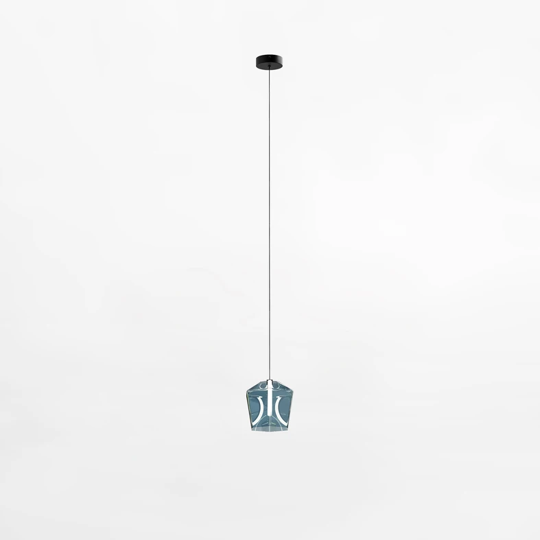 Lampa posiada wbudowany w oprawę LED o mocy 6W i strumieniu świetlnym 134 lumeny.