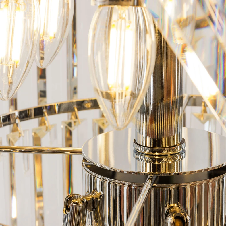 Lampa posiada oprawę dla 69 żarówek LED typu E14 o mocy maksymalnej 40W.
