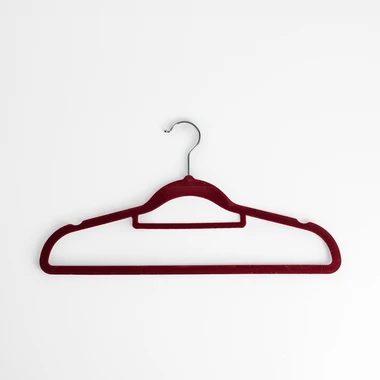 Červená sametová ramínka VELVET, sada 5 kusů.