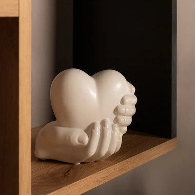 Bílá dekorace SRDCE