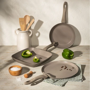 Šedá pánev na indukci GOBI 28 cm