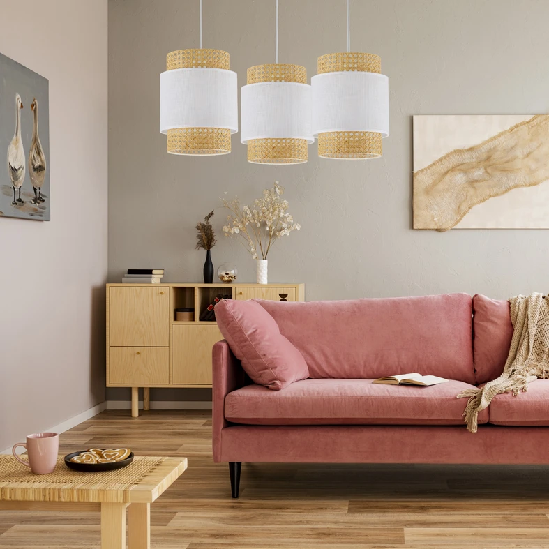 Dzięki połączeniu z białą tkaniną abażuru lampy BOHO wyróżniają się na tle podobnych wizualnie produktów, podkreślą jasny wystrój wnętrza.
