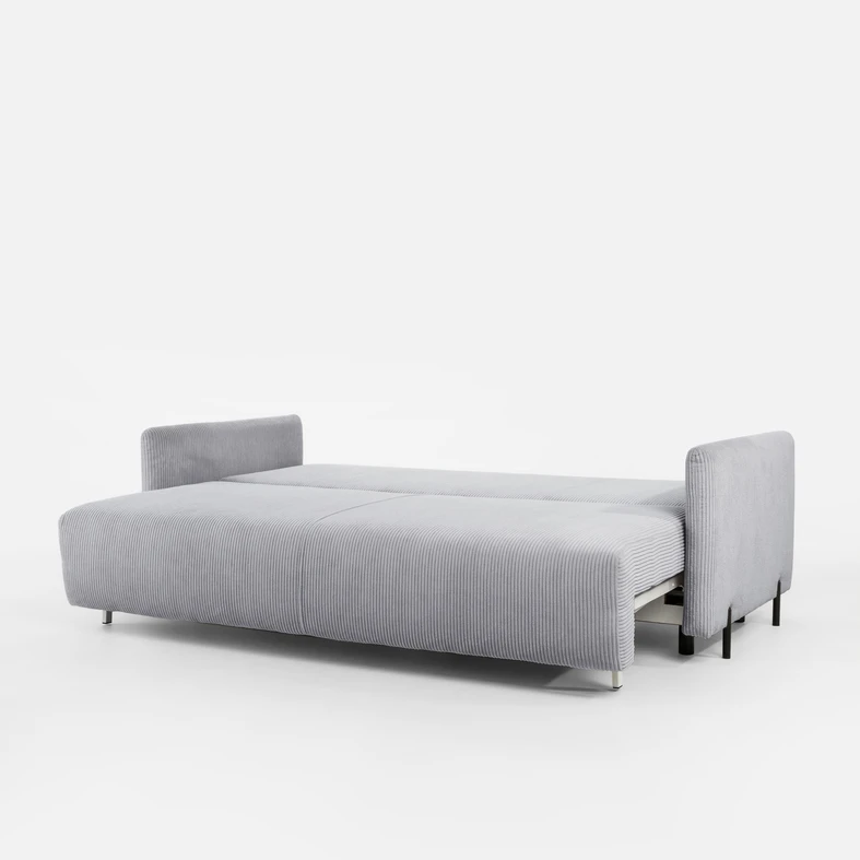 Jasnoszara sofa z prostokątnymi poduszkami i funkcją spania.