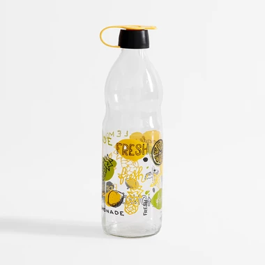 Láhev se zátkou a nápisem LEMONADE 1 l