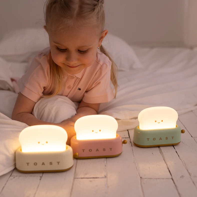 MARY'S TOSTER ma wbudowane oświetlenie LED o mocy 1,2W.