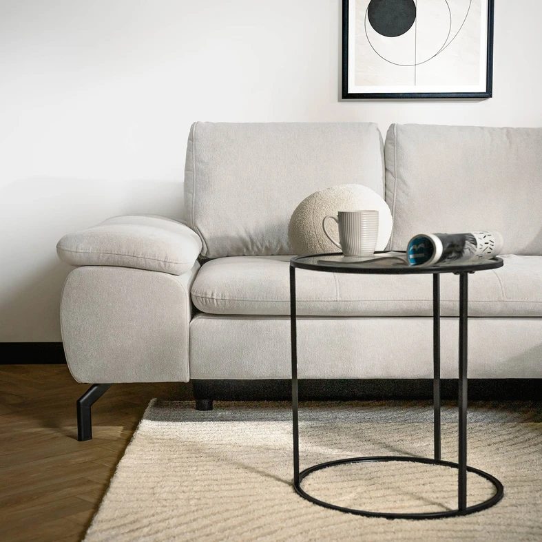 Kulatý stolek se skleněnou deskou