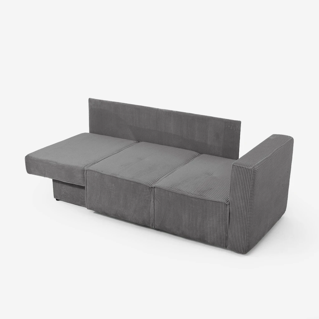 Prążkowana tkanina, miękkie oparcie i wygodne siedzisko – LUSO to sofa, do której chce się wracać.