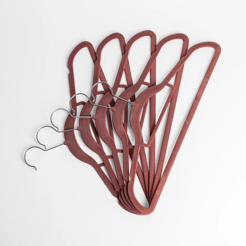 Tmavě růžová velurová ramínka VELVET, sada 5 kusů.