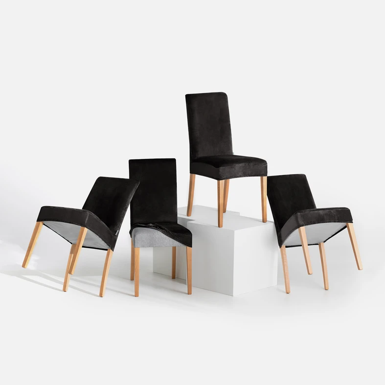 Aranżacja. Na zdjęciu kilka krzeseł z pokrowcami. 