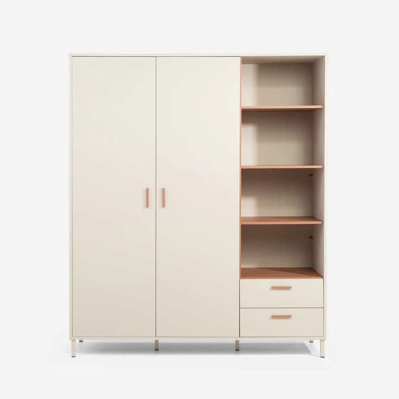 Szafa MILLES pomaga utrzymać porządek i wprowadza do wnętrza spokojny nastrój.