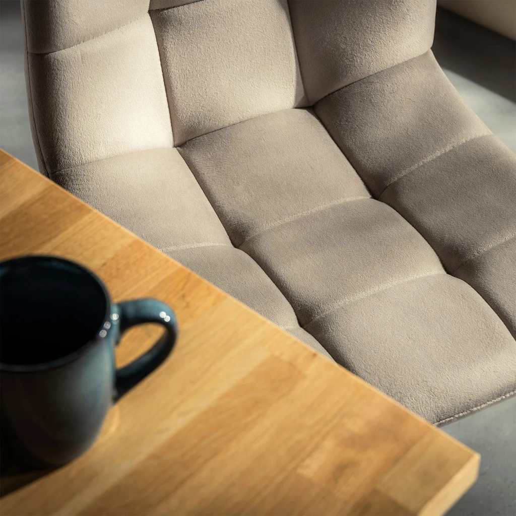 Tmavě béžová velurová židle JYRANDO