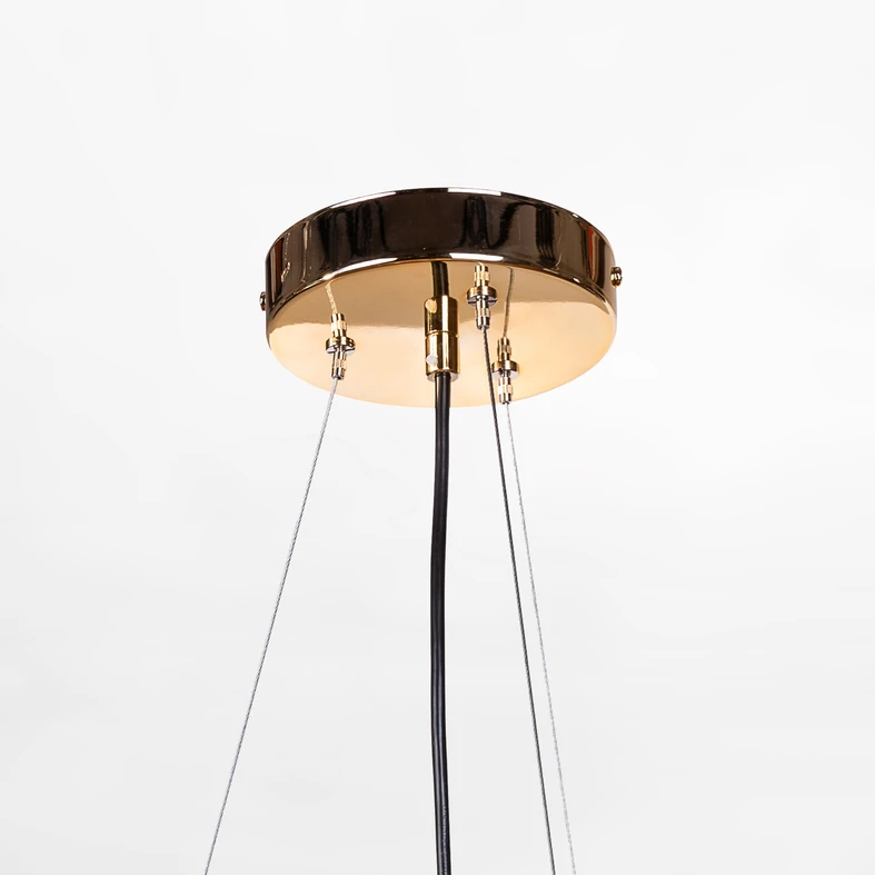 Lampa ORINO posiada regulację wysokości zawieszenia. Jej maksymalna długość wynosi 100 cm.