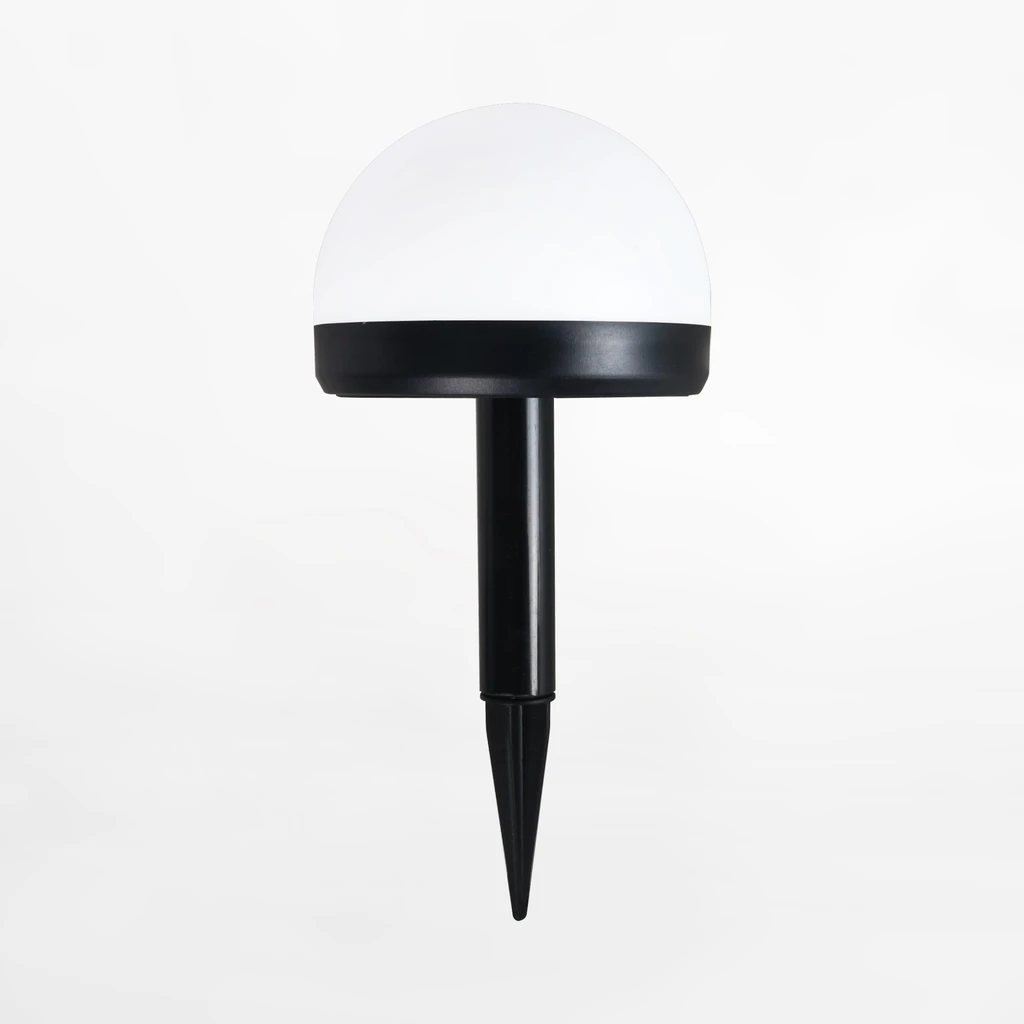 Zestaw 4 lamp LED zewnętrznych solarnych Głowica każdej z lamp posiada oświetlenie LED o temperaturze barwowej 6000K (zimne światło).