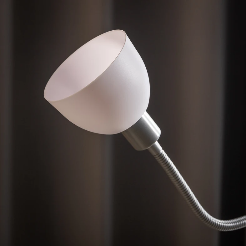 Stojací lampa stříbrná PESO