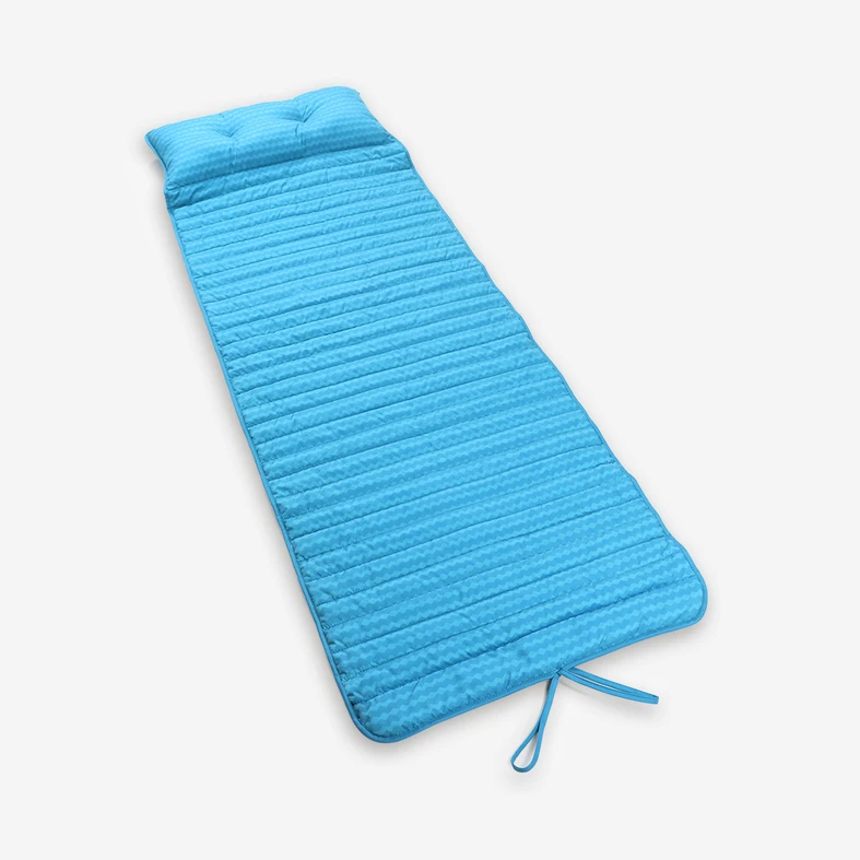 Mata outdoor o niebieskim kolorze