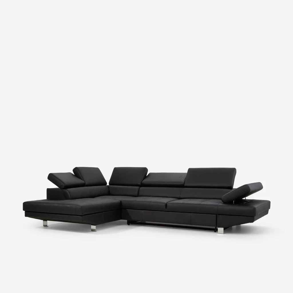 Podniesione na różną wysokość regulowane zagłówki oparcia.