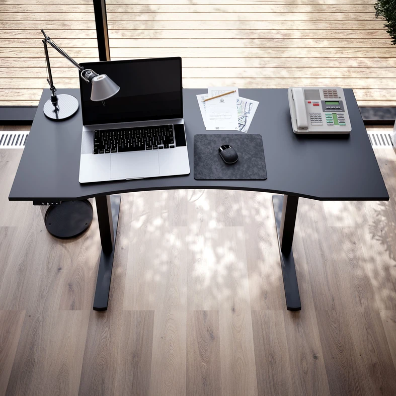 Elektryczna regulacja 75–120 cm pozwala łatwo zmieniać wysokość w trakcie dnia pracy.