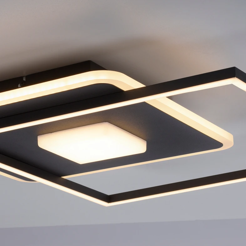 Przy mocy 25W strumień świetlny lampy wynosi 3000 lumenów.