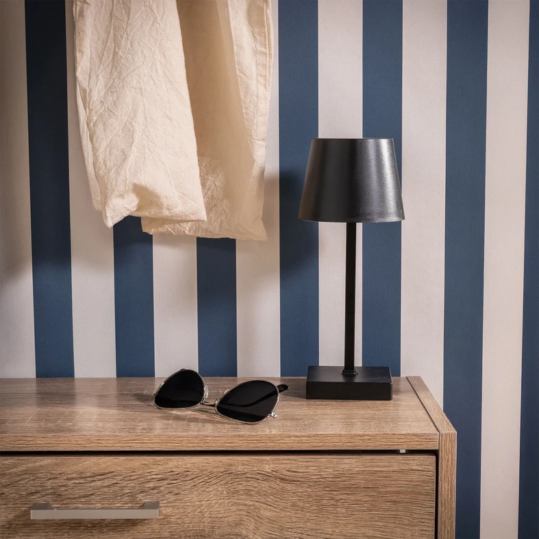 Černá stolní LED lampa na baterie 3AAA POLLI