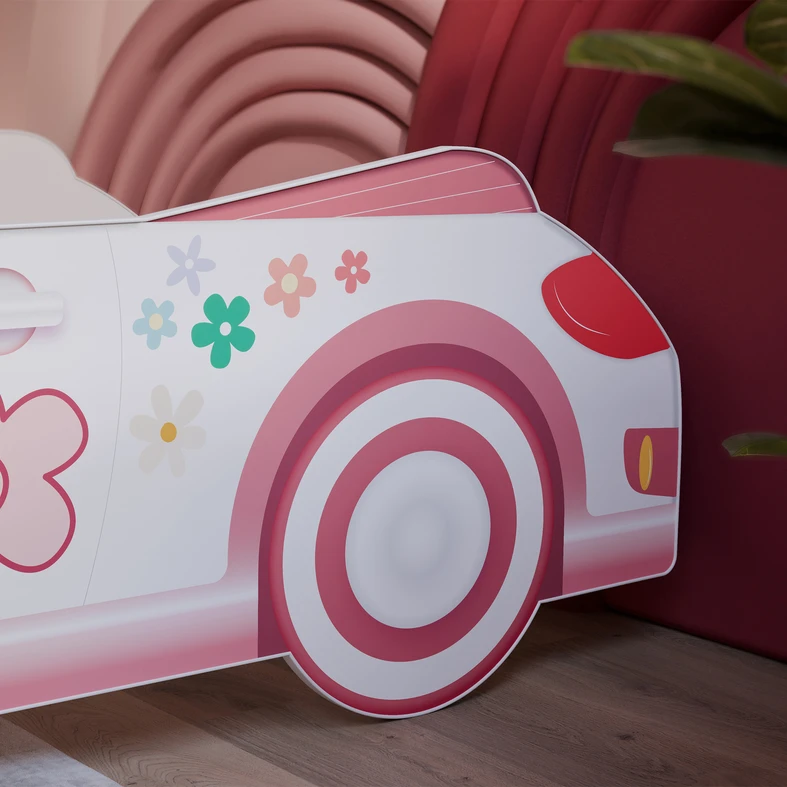 Detal, widoczna tylna opona i kształt auta