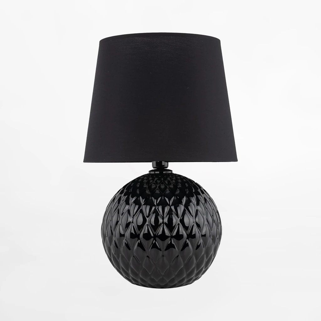 Podstawa lampy SANTANA jest kulista, ze wzorem w romby.
