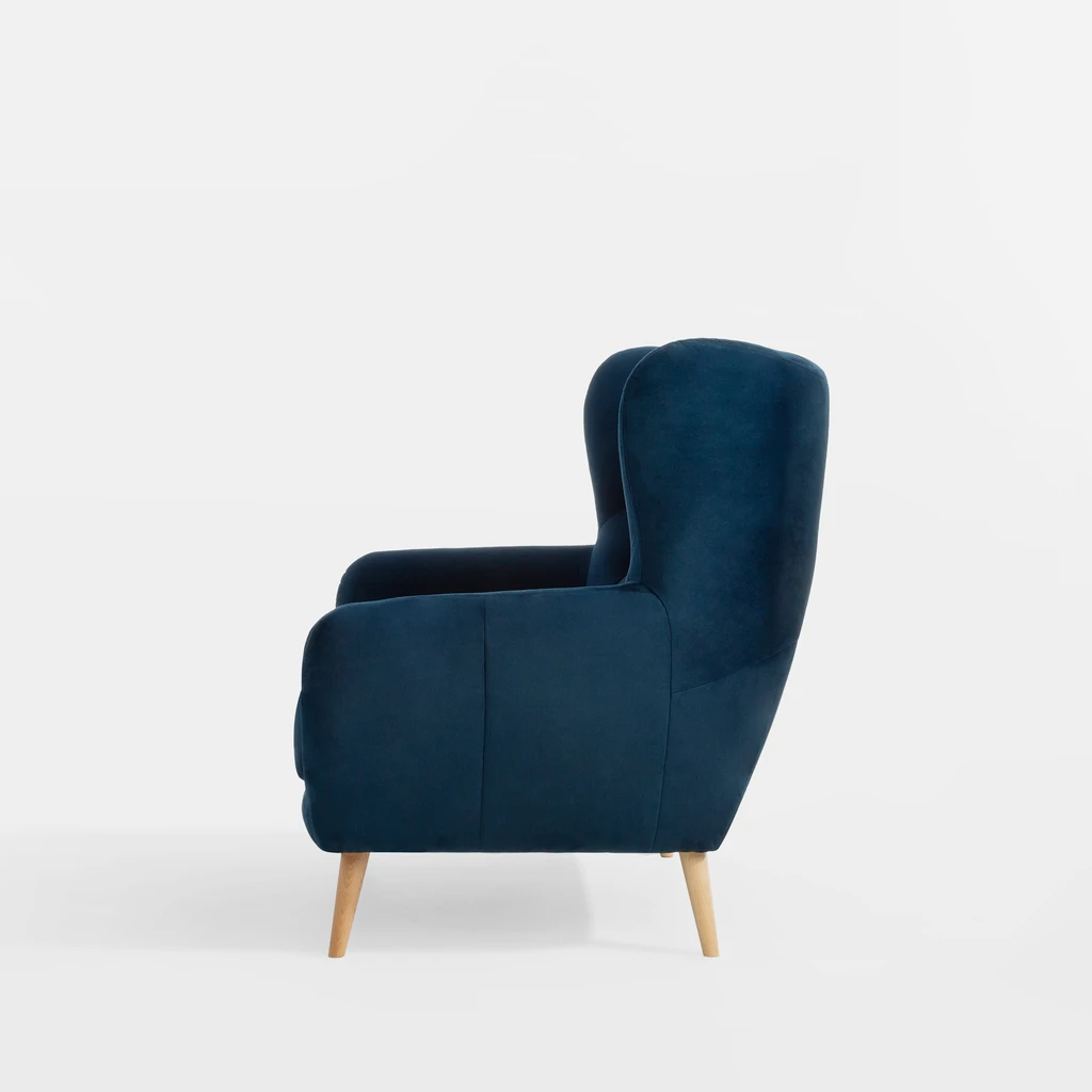 Sofa dwuosobowa w ciemnoniebieskiej tkaninie