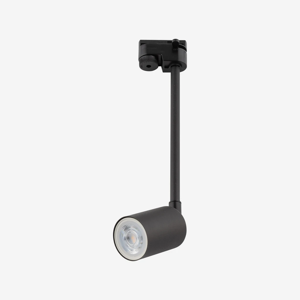 Oprawa lampy TRACER TOP LONG podpięta jest do wyciągu (szyny), który zapewnia łatwe manewrowanie.
